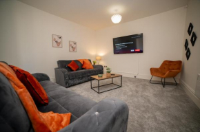 Stylish 3-Bedroom Townhouse in Leeds: Ideal for Leisure & Corporate Stays